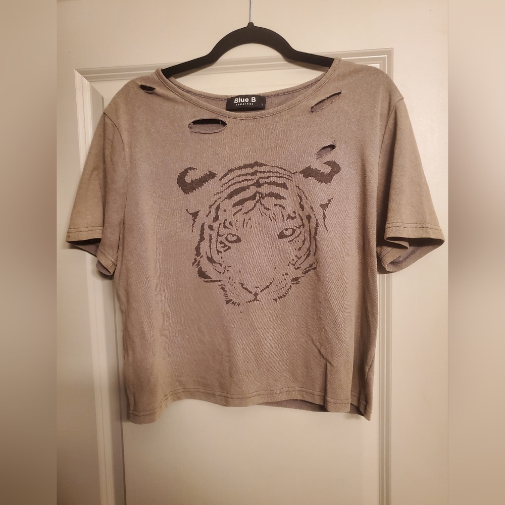 Crop distressed tee